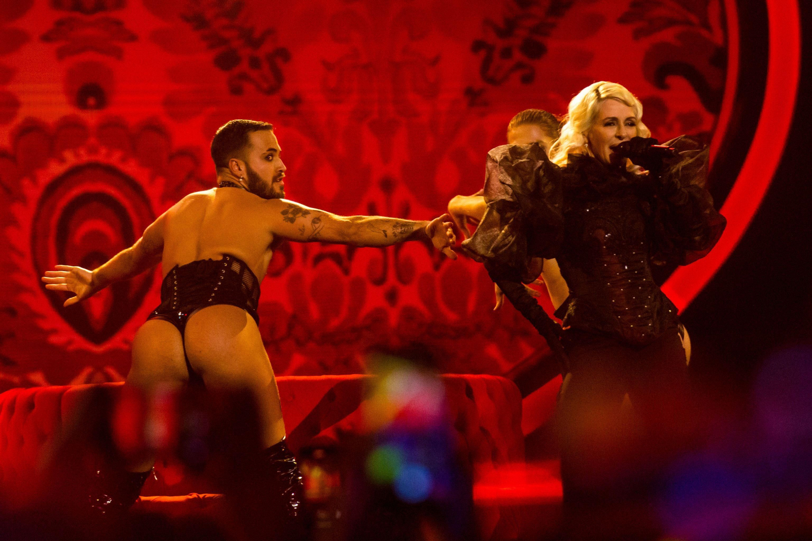 Interpretación de la canción 'Zorra' por parte de Nebulossa en el Beniform Fest 2024