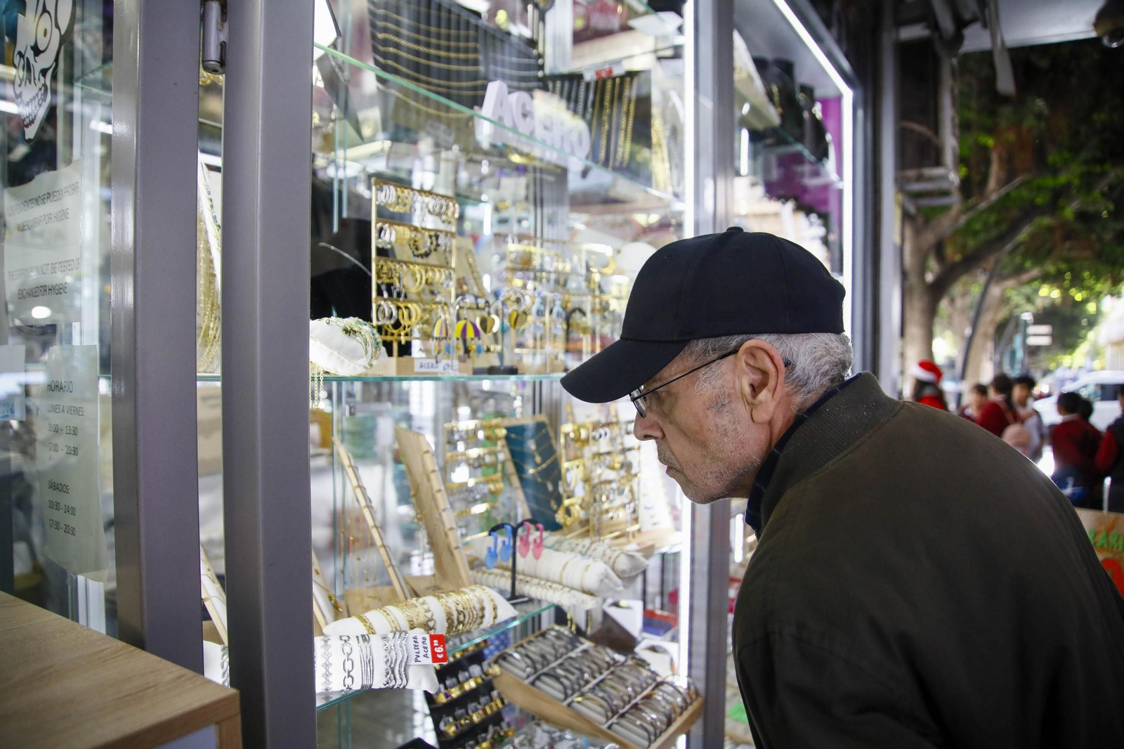 Las imágenes de los comercios almerienses no cuentan como es el balance a final de año