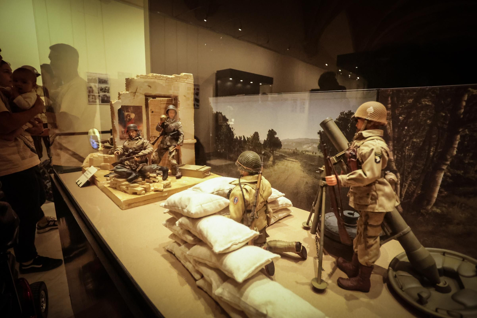 Imágenes de la exposición de maquetas de la II Guerra Mundial en los Claustros de Jerez Imágenes de la exposición de maquetas de la II Guerra Mundial en los Claustros de Jerez