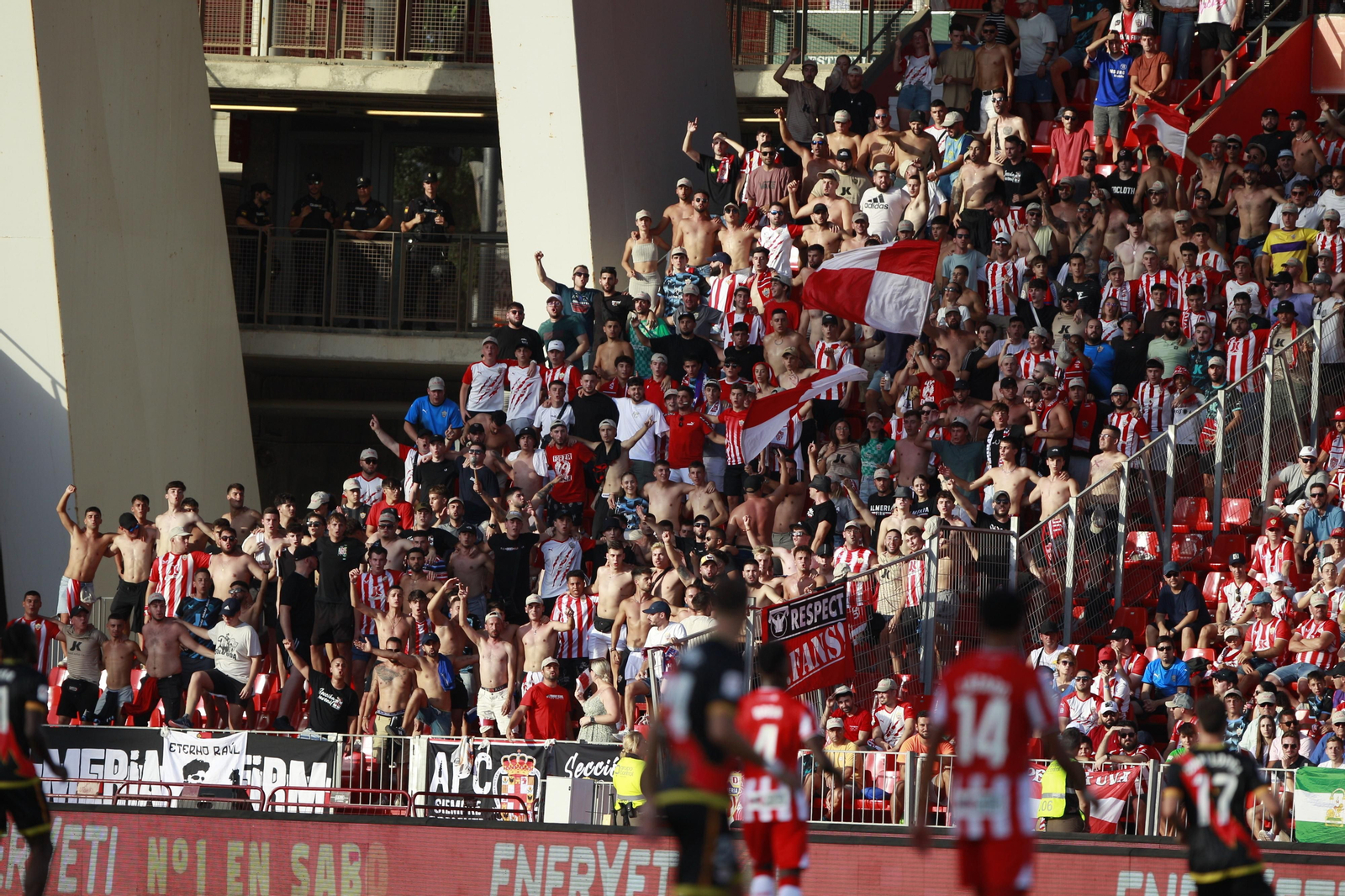 Imágenes del partido U.D. Almería-Rayo Vallecano