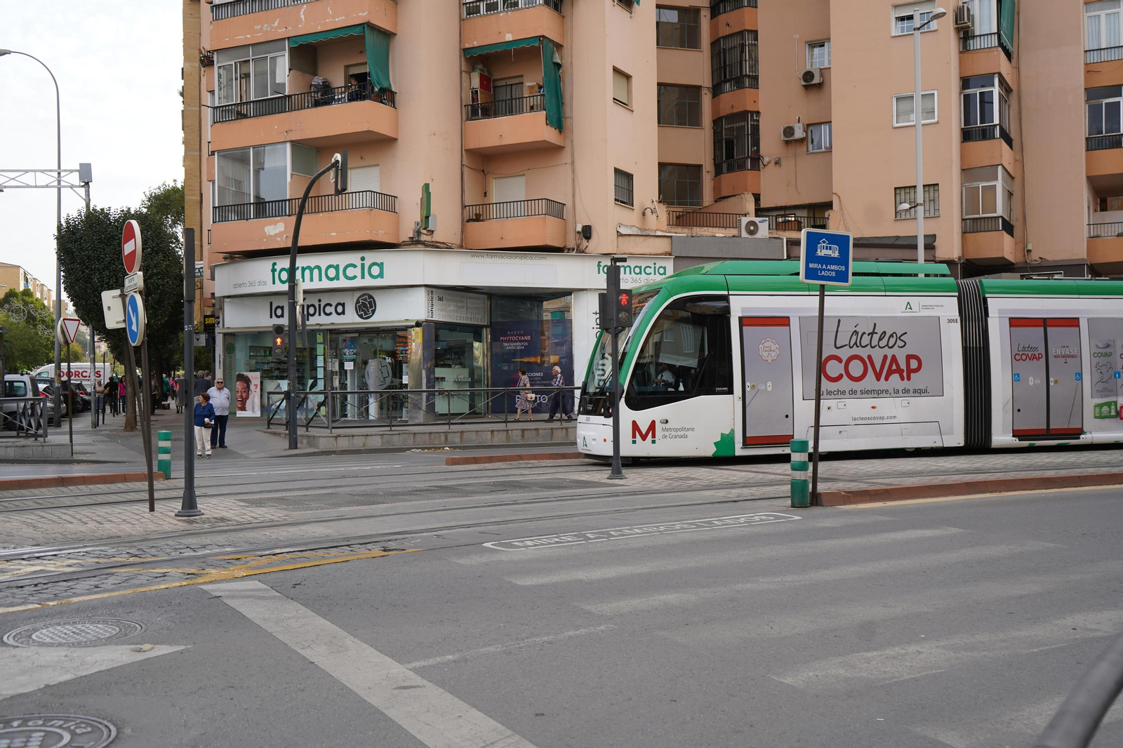 Imagen del metro entre las paradas Andrés Segovia e Hípica, cerca de la Plaza Fontiveros