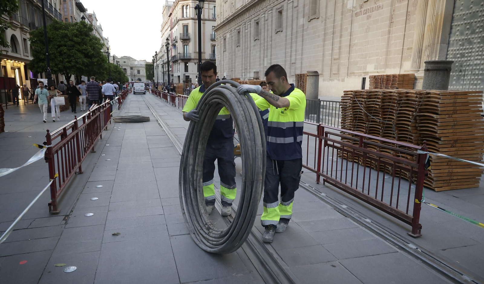 Preparativos para la Semana Santa en el centro.