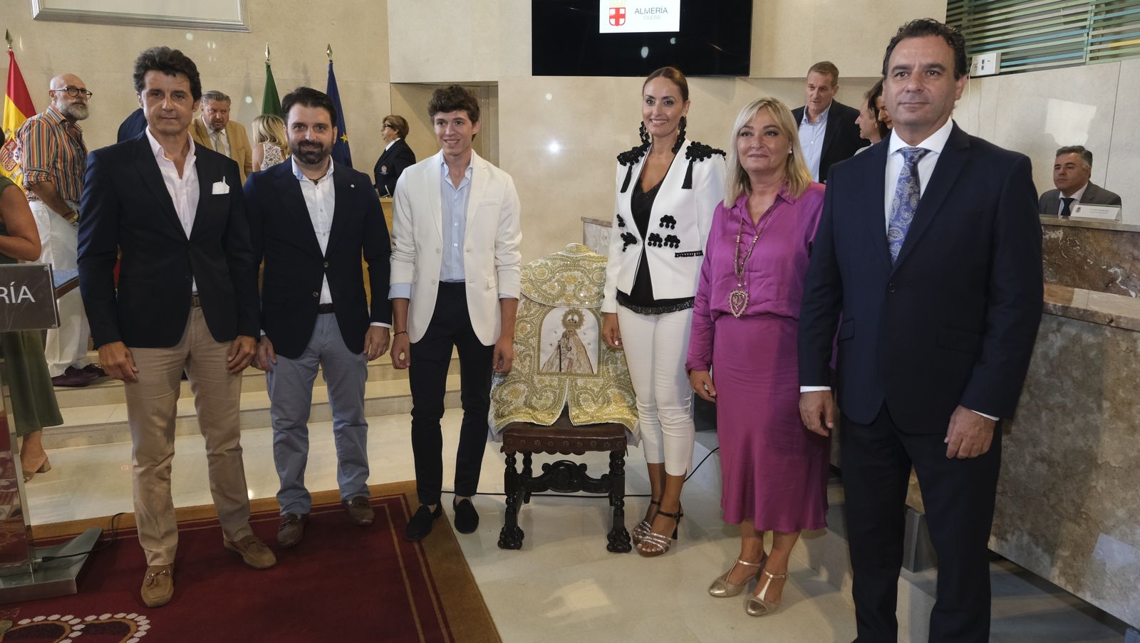 Imágenes de la entrega del Capote de Paseo a Jorge Martínez