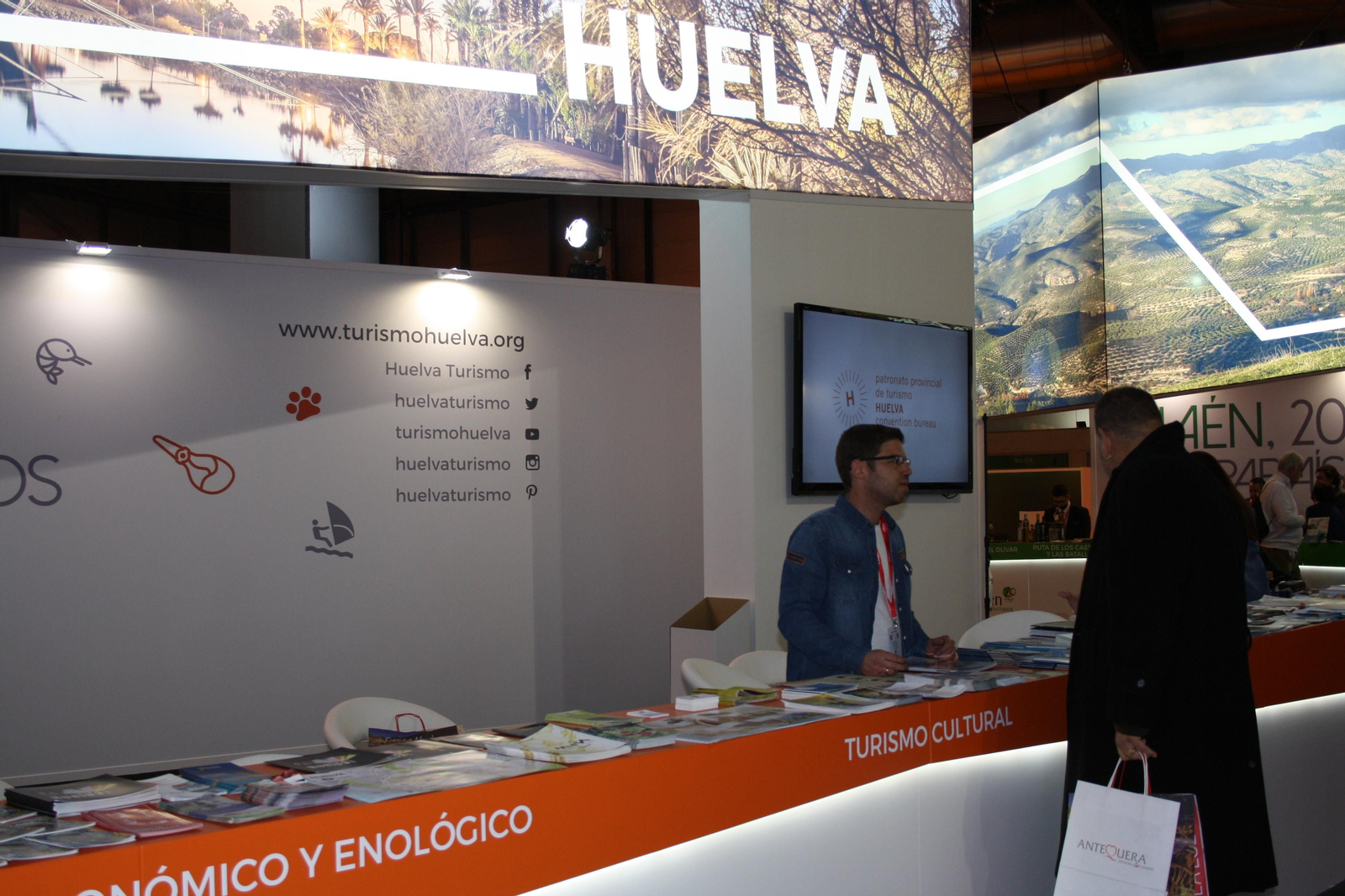 Huelva exhibe sus potencialidades como Capital Gastronómica en Fitur.