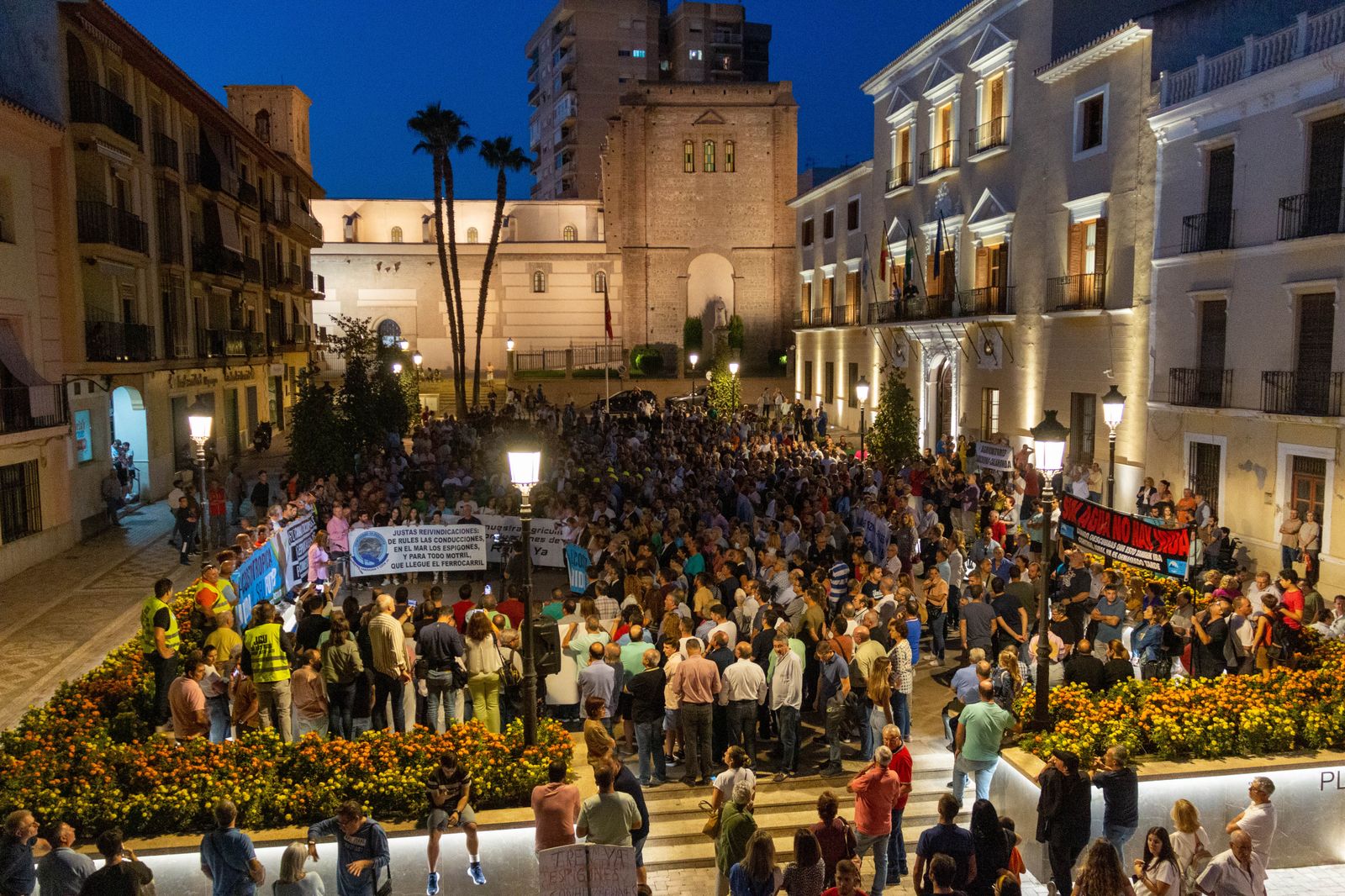 Manifestación por las infraestructuras de la Costa de Granada