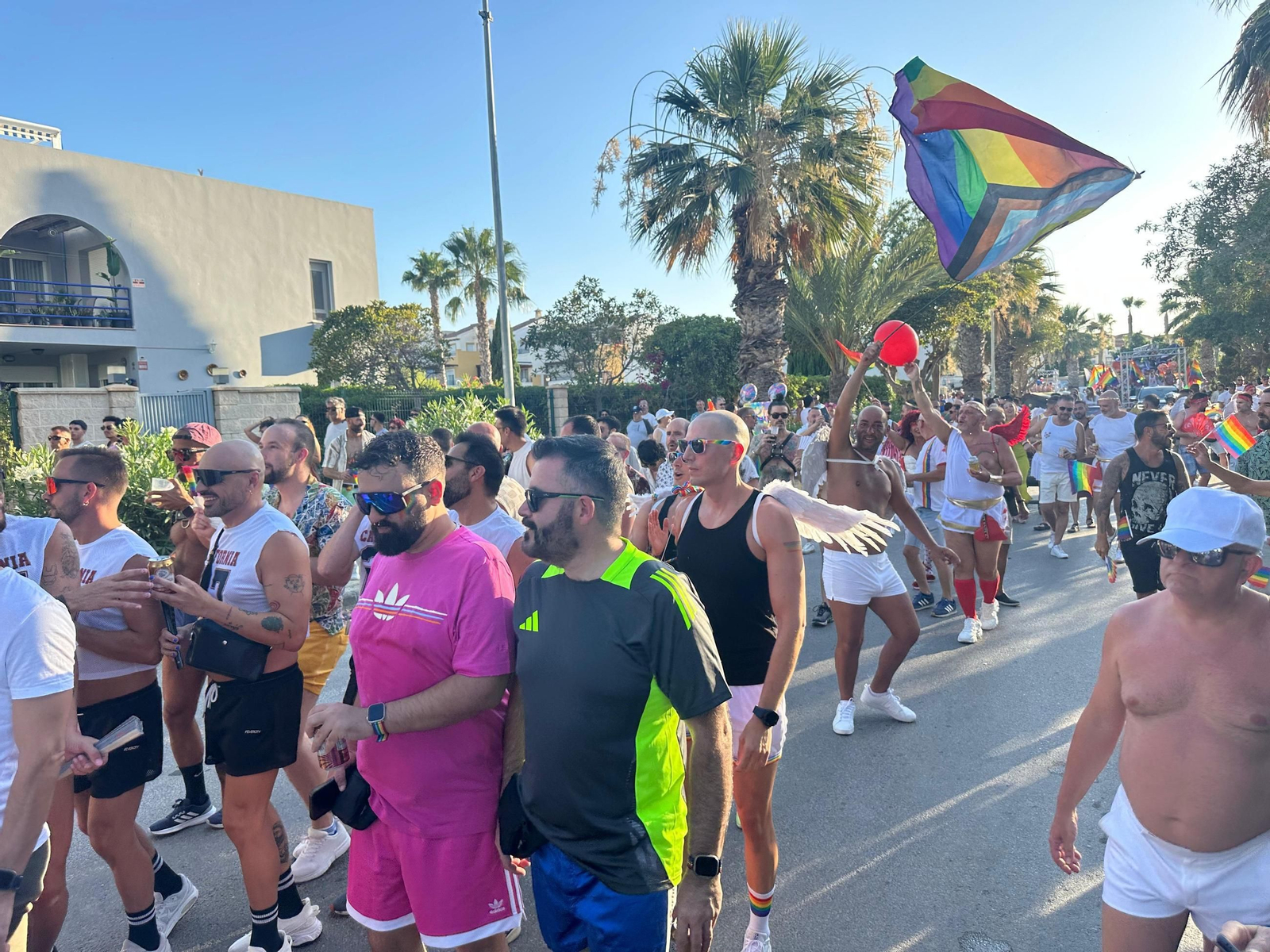 Una marea de Orgullo recorrió las calles de Vera.