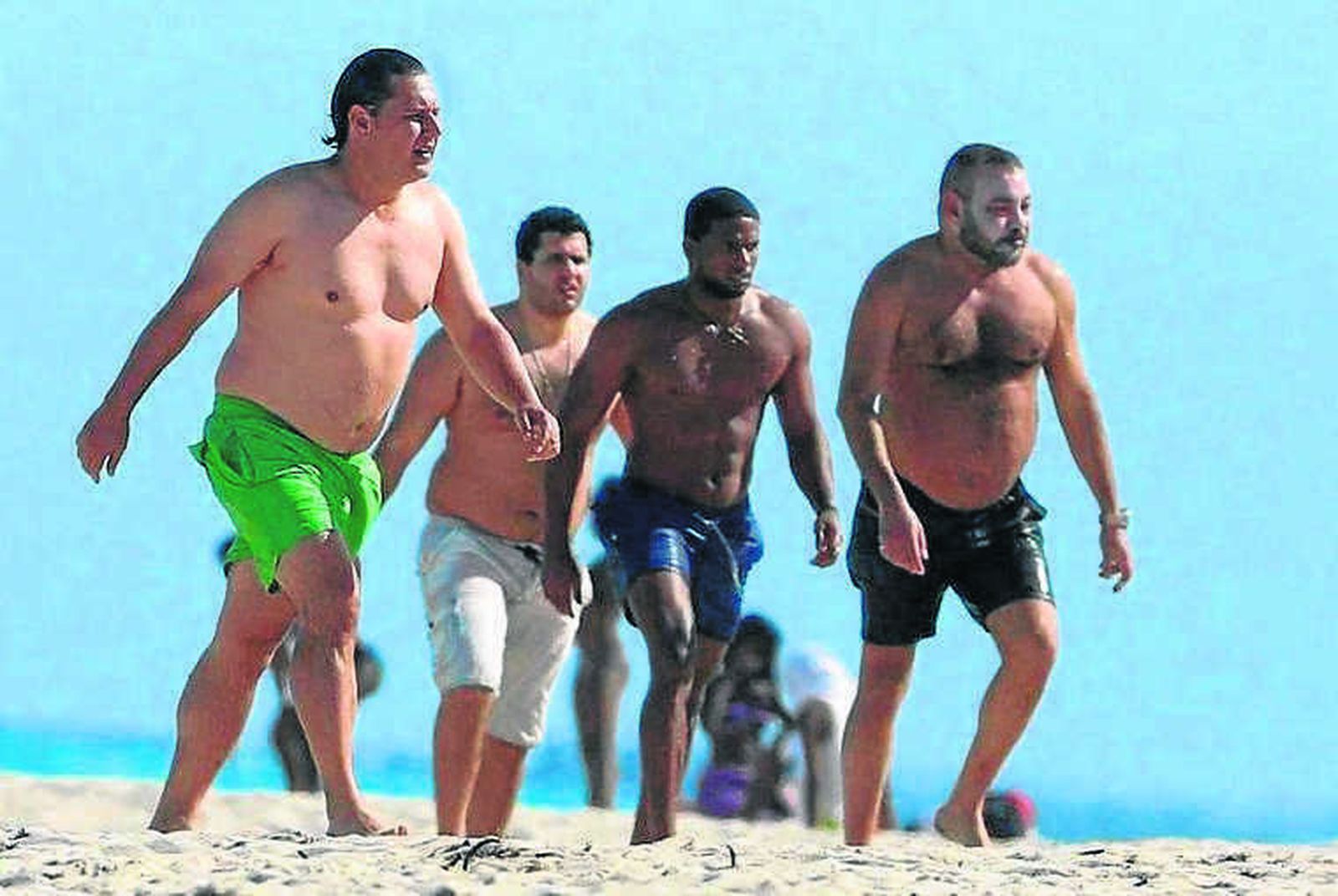 Imágenes de Mohamed VI en París, Ámsterdam y Miami subidas por inmigrantes marroquíes a Facebook