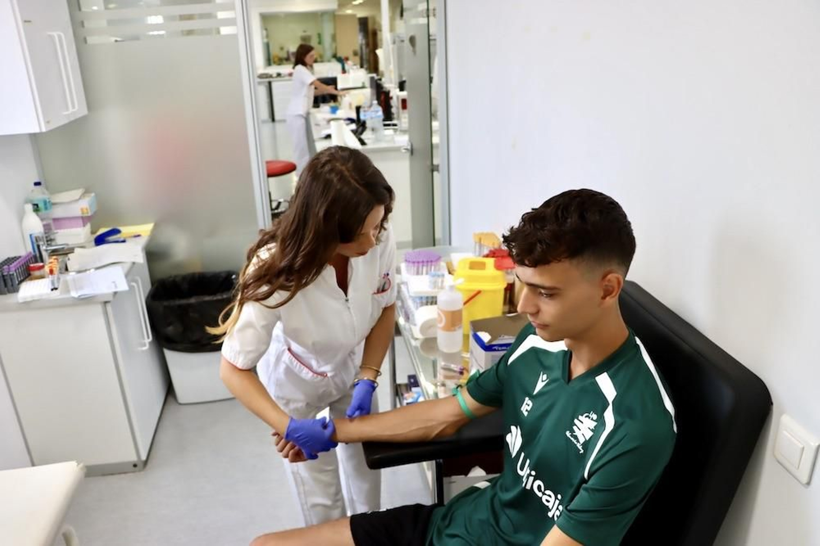 Uno de los jugadores del conjunto ahorrador durante las analíticas realizadas en el primer día de pretemporada.