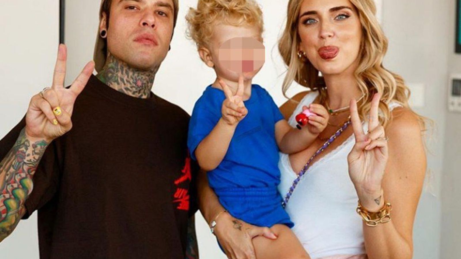 Fedez y Chiara Ferragni con su hijo Lenoe Fedez y Chiara Ferragni con su hijo Lenoe