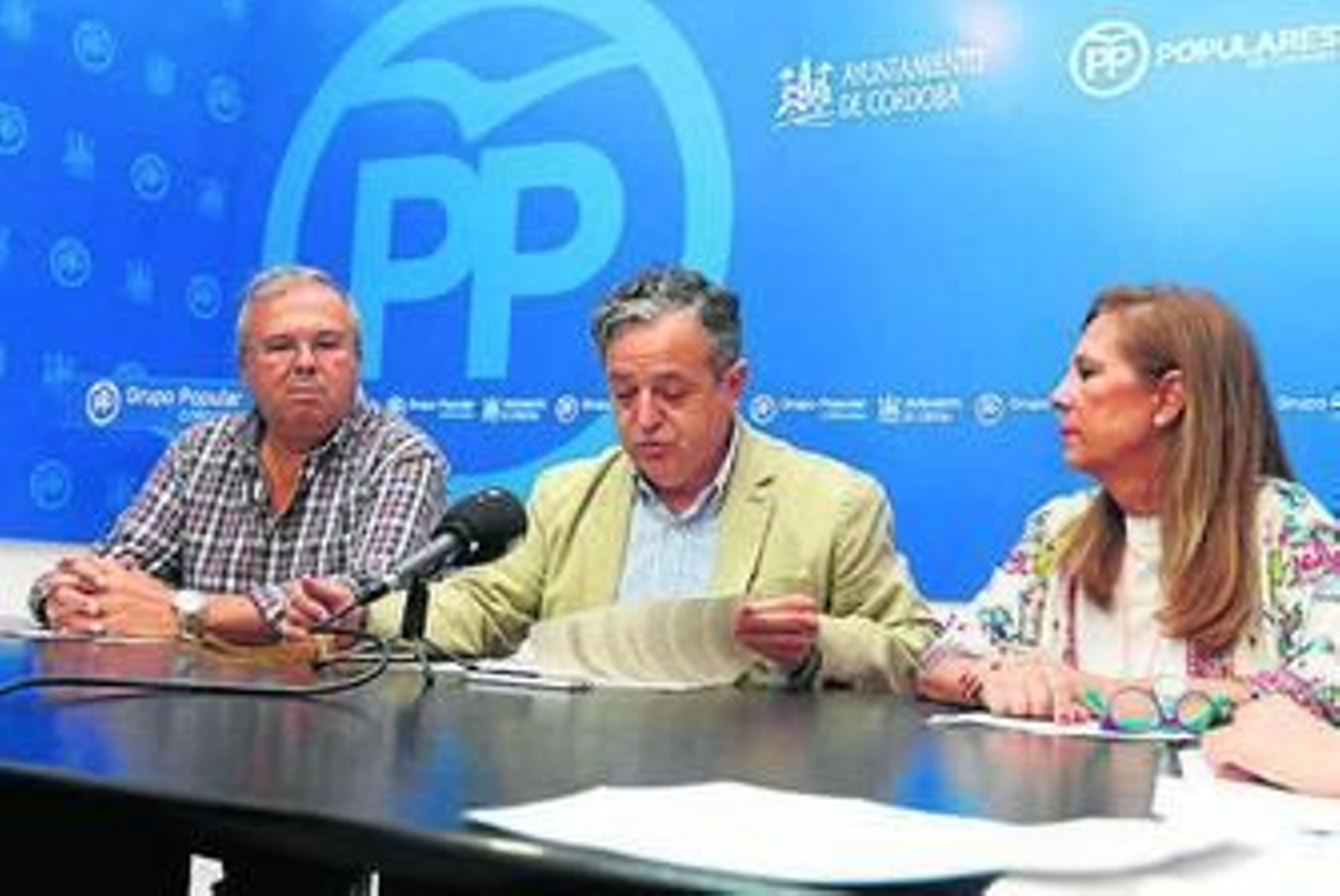 Juan Miguel Moreno, Salvador Fuentes y Luisa María Arcas. Juan Miguel Moreno, Salvador Fuentes y Luisa María Arcas.