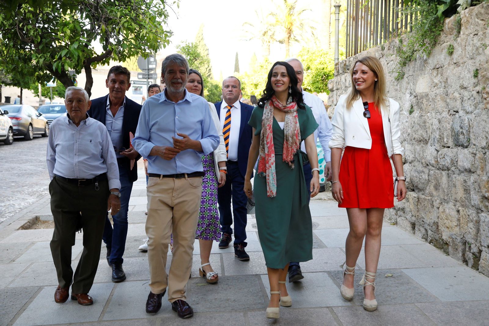 Inés Arrimadas, durante su paseo electoral por Córdoba, junto al candidato de Cs, Jesús Lupiáñez.
