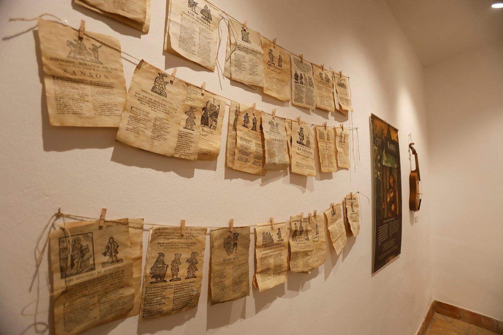 Libros explicativos antiguos sobre música e intérpretes