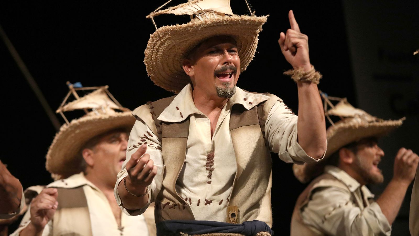 Comparsa 'Los veleros, una comparsa de toda la vida', en su pase semifinal.