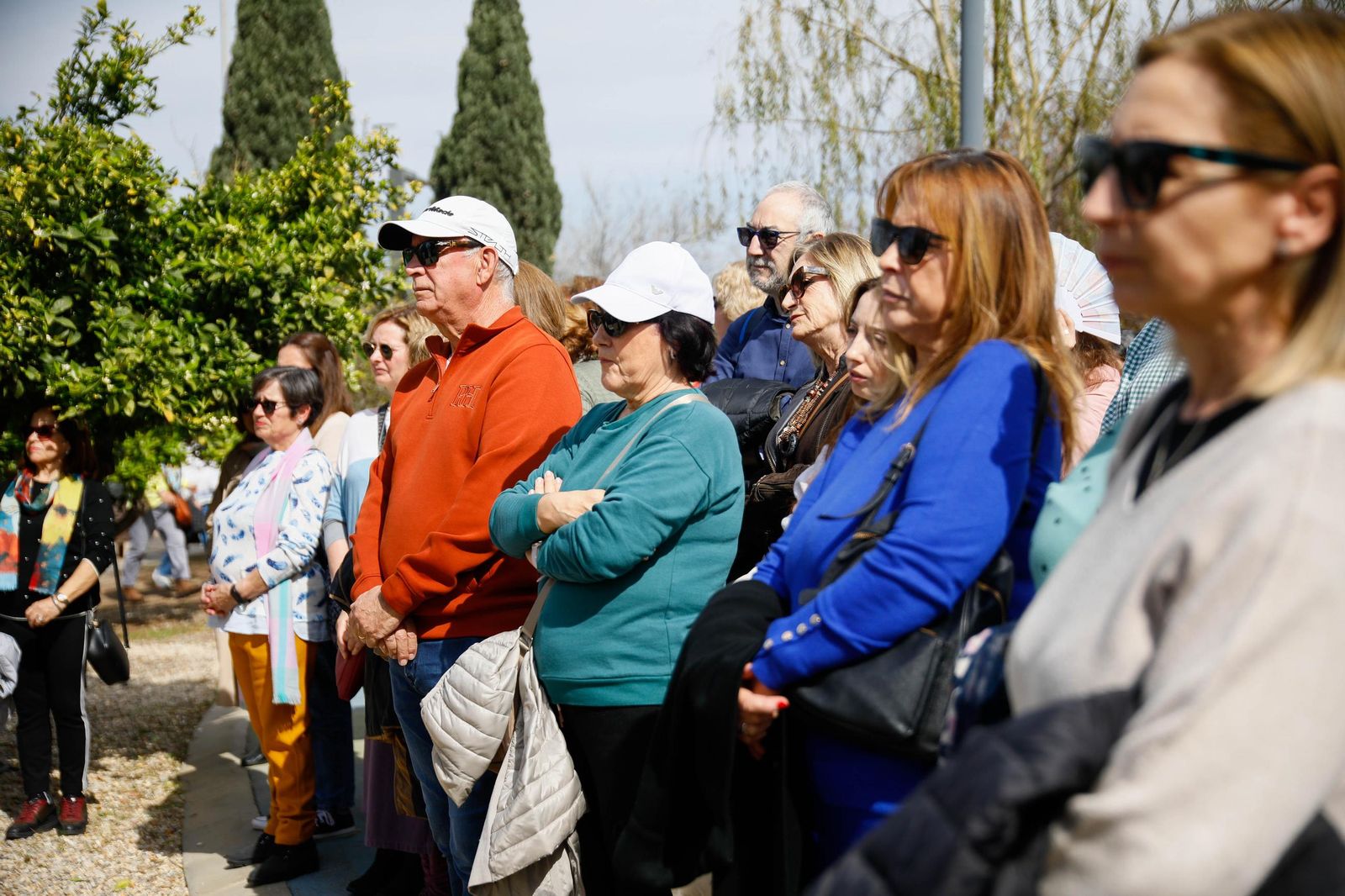 Las imágenes de la plantación de un olivo y el entierro de una cápsula del tiempo
