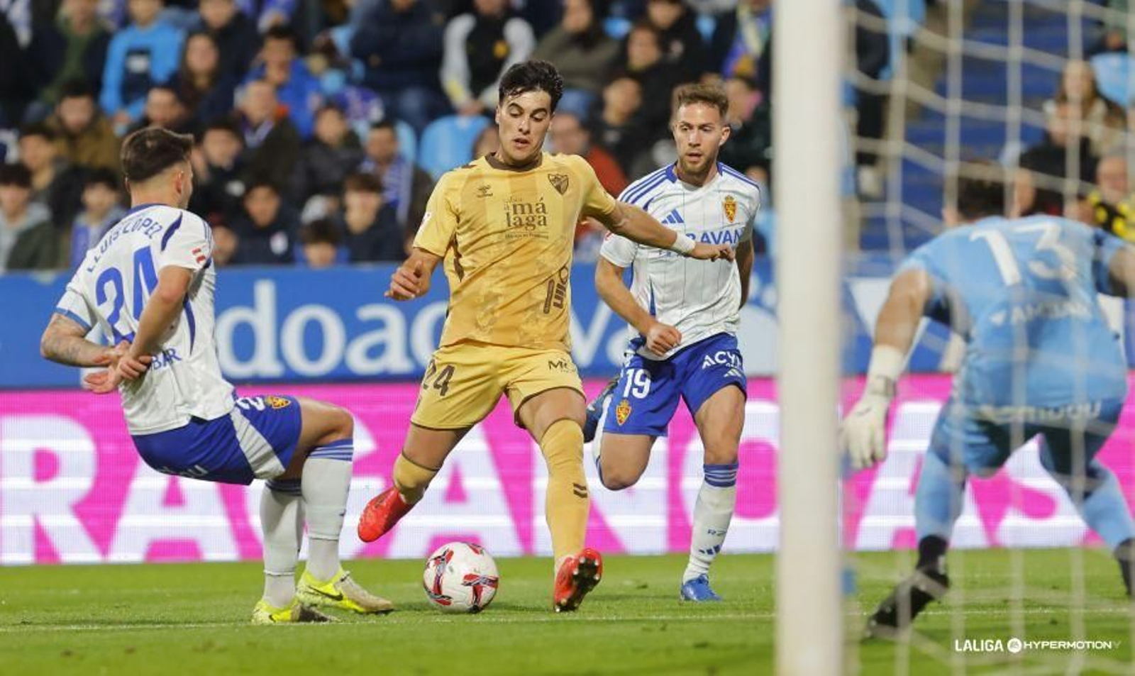 Julen Lobete busca puerta