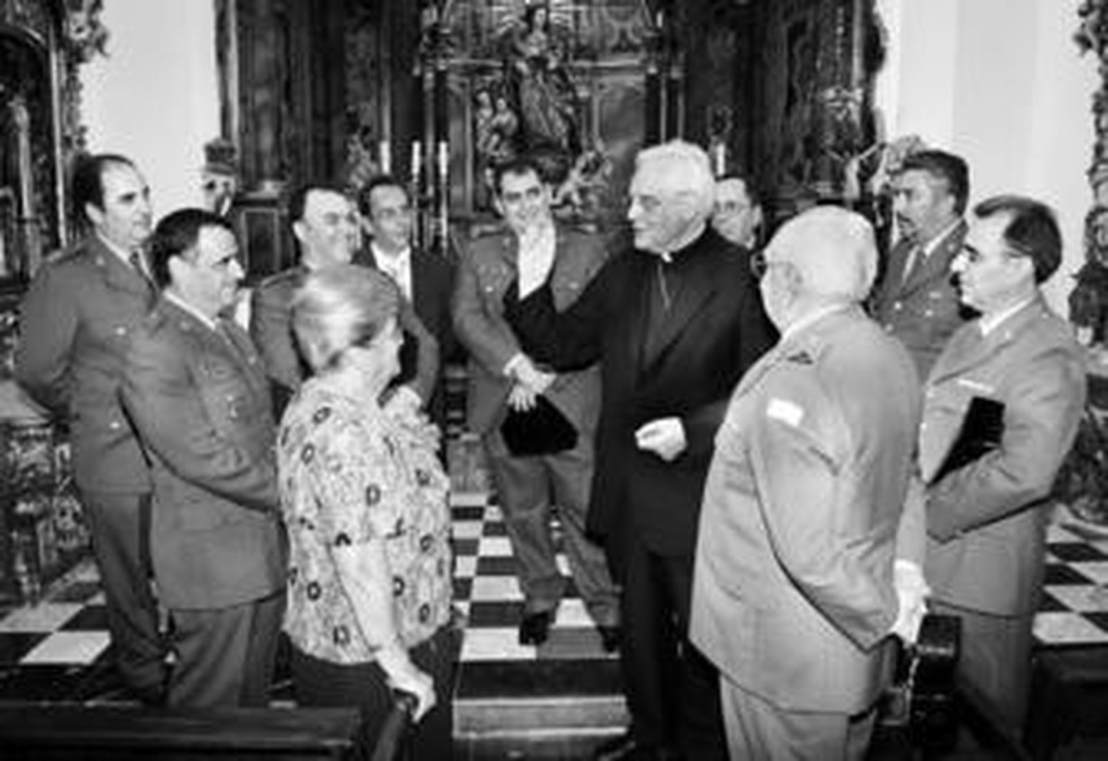 El 5 de octubre de 2005, Fernando Roiz y sus siete hijos guardias civiles fueron recibidos por el cardenal de Sevilla. Faltaba el nieto.