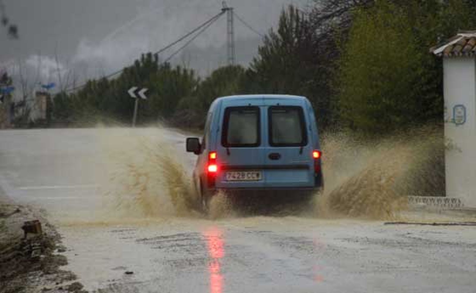 Los problemas para circular obligaron al corte de la A-7 a su paso por Manilva.

Foto: Agencias