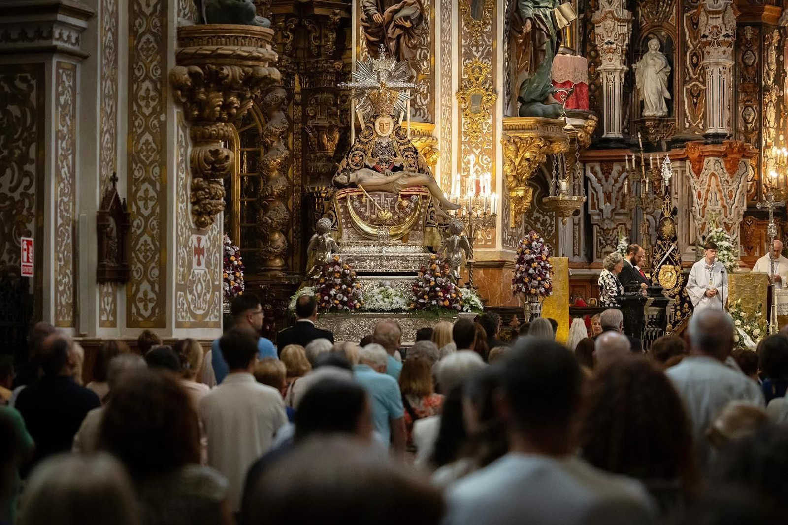 Visita del Excmo. Ayuntamiento de Granada a la Basílica Patronal, Septiembre 2025.jpg