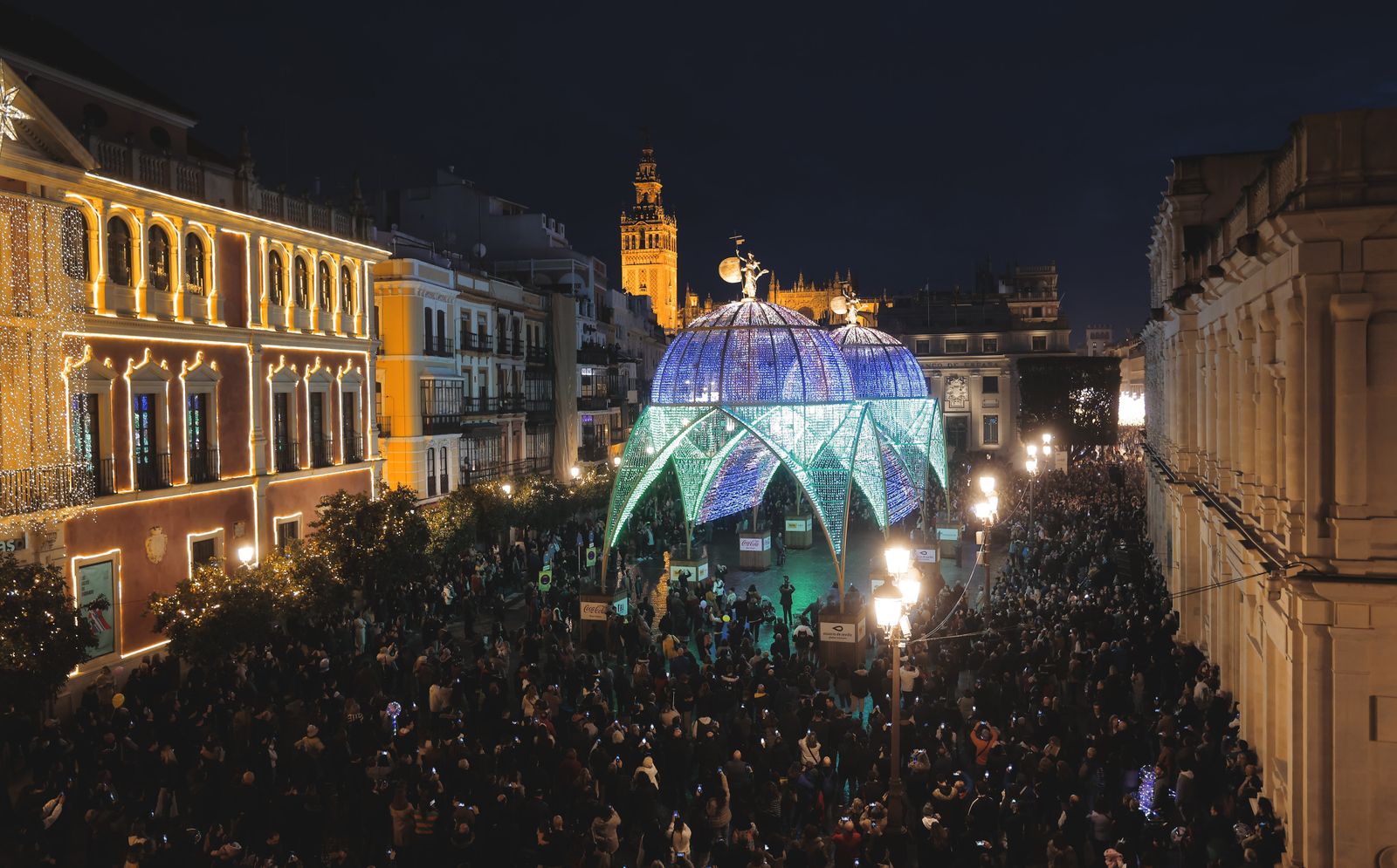 La catedral de luces de Sevilla, en imágenes