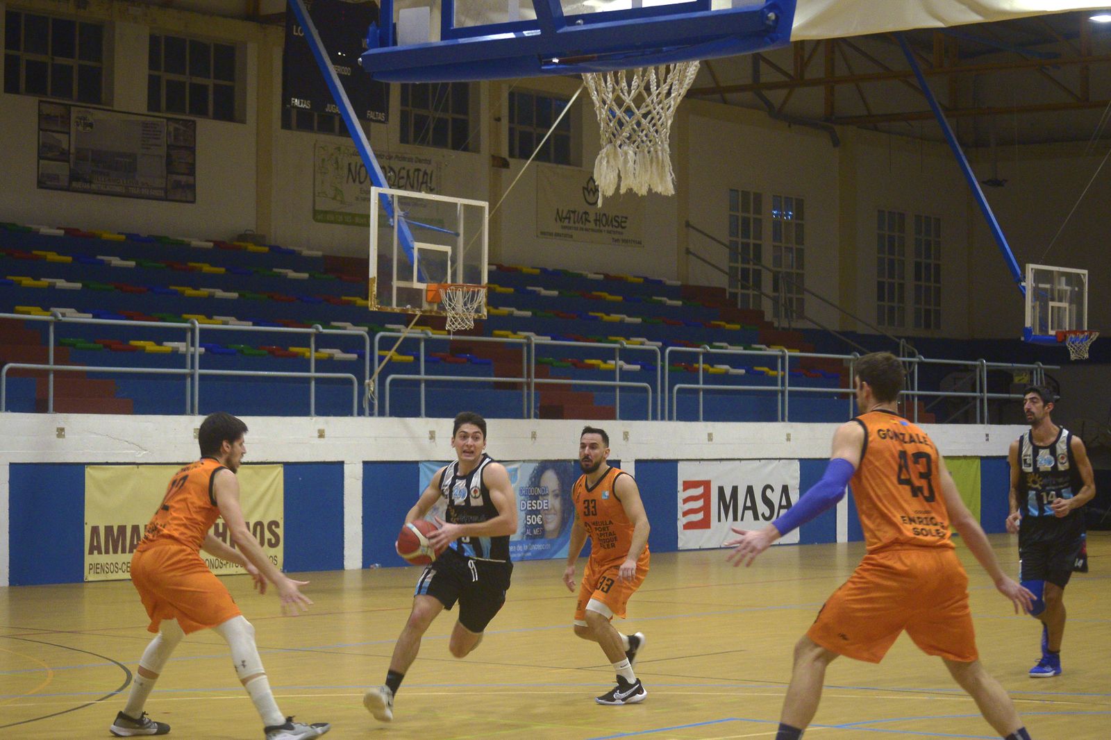 Fotos del partido entre Unión linense de baloncesto-Melilla