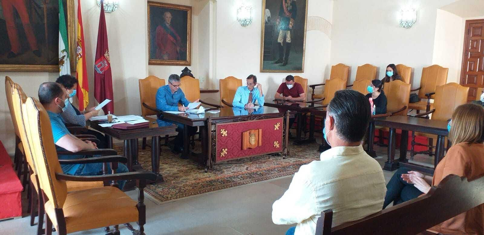 El alcalde Isidoro Gambín, durante una sesión