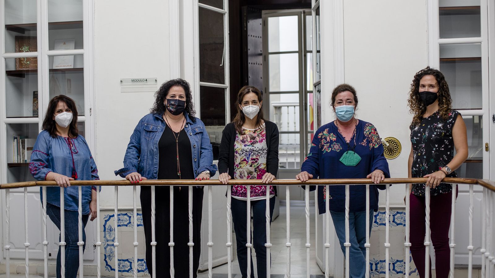 Vicky Muñoz, Manoli Lozano, Eva Coucheiro, Lola Deudero y Laura Amazaga, el equipo de la quinta edición de Cuidarse para ganar en salud.