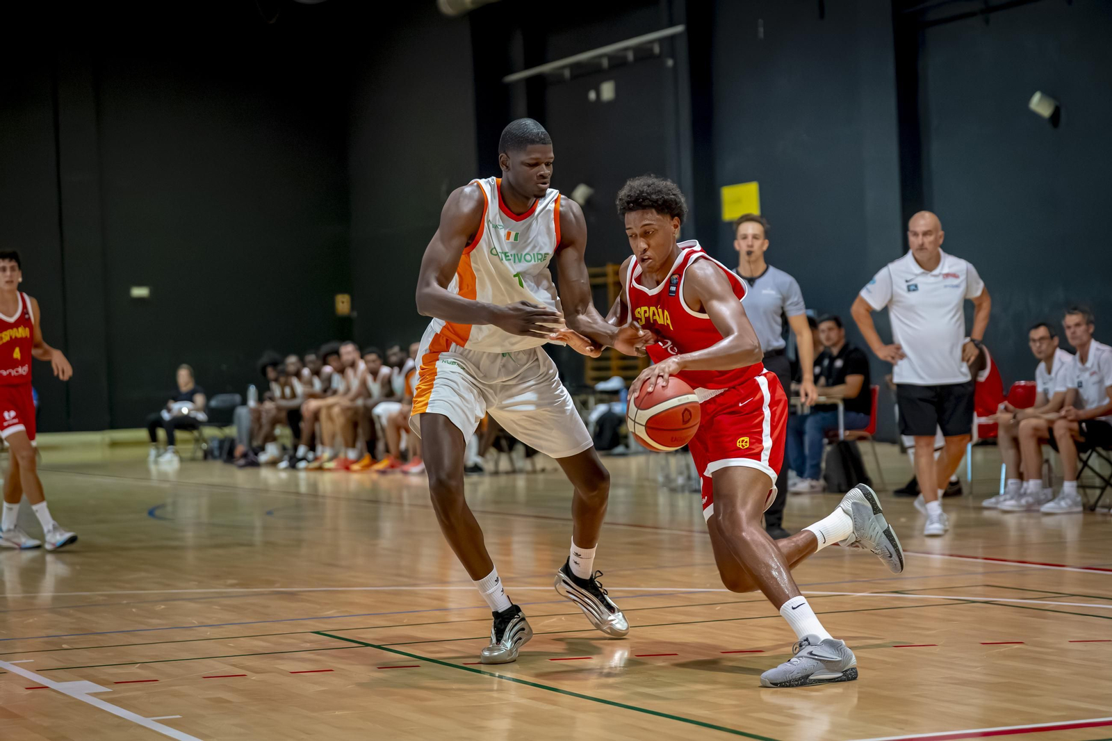 España B, con Álvaro Folgueiras, derrota a Costa de Marfil antes de venir a Málaga