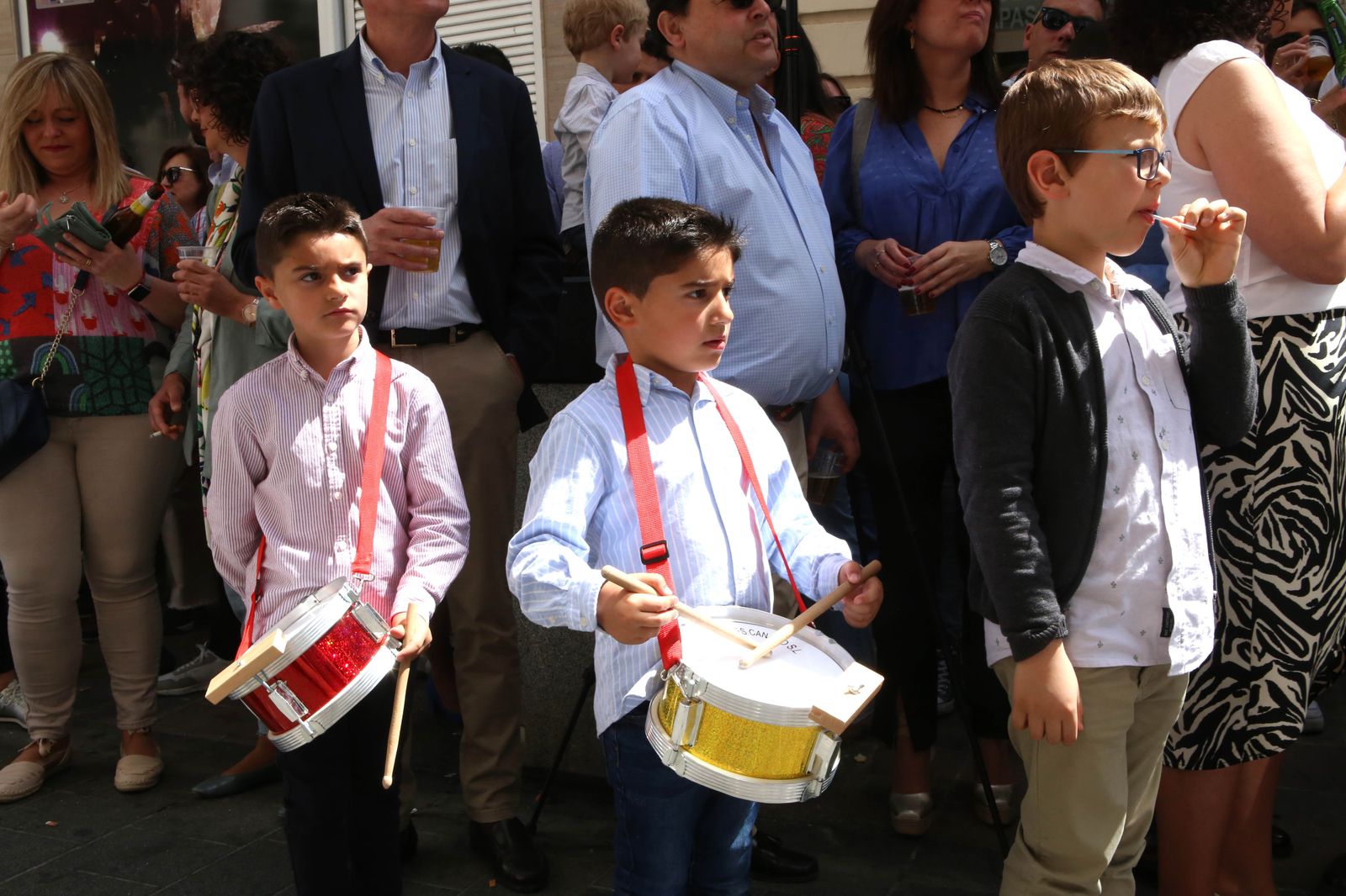La procesión del Resucitado de Montilla y la Virgen de la Paz, en imágenes