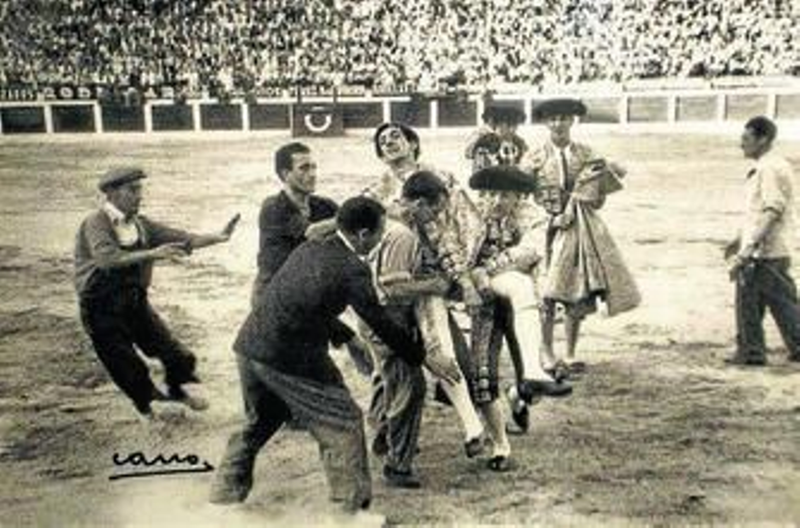 Cogida mortal a Manolete en la plaza de toros de Linares.