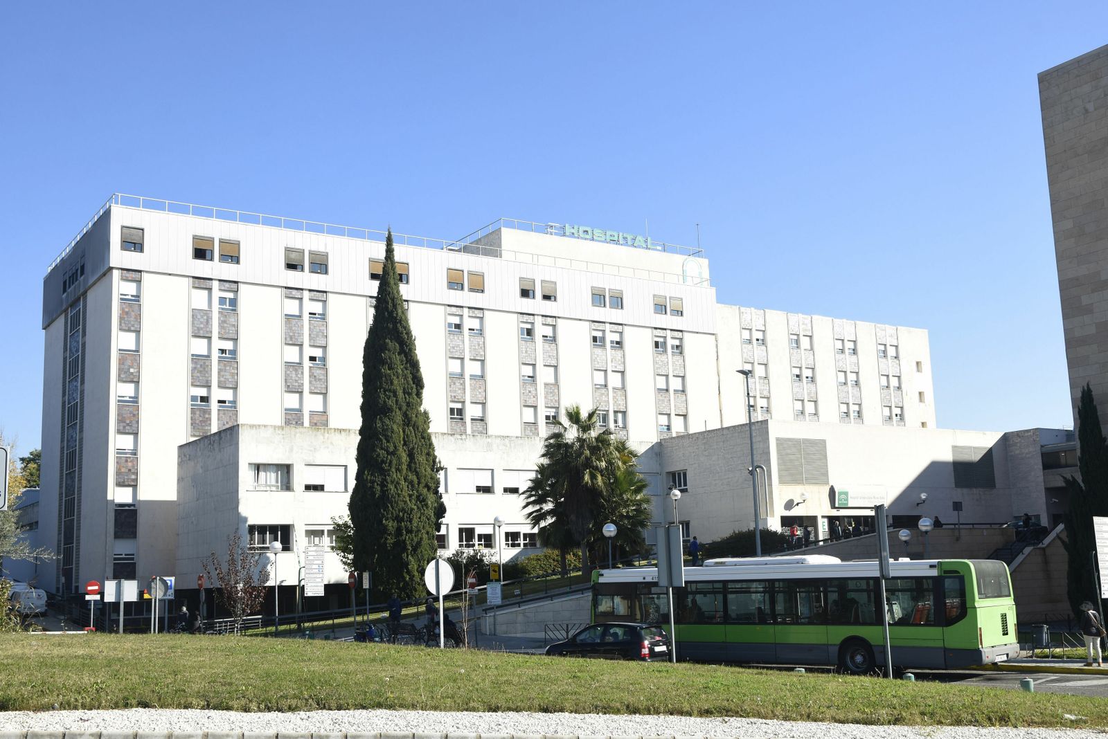 Fachada del Hospital General Reina Sofía.