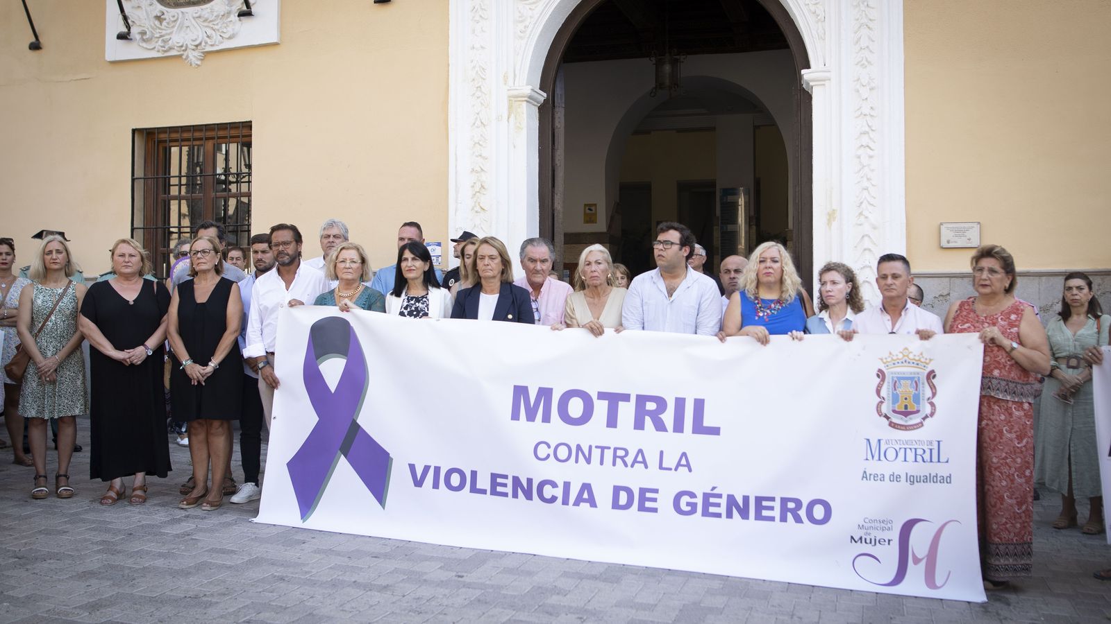 Instituciones locales y provinciales se han sumado al minuto de silencio