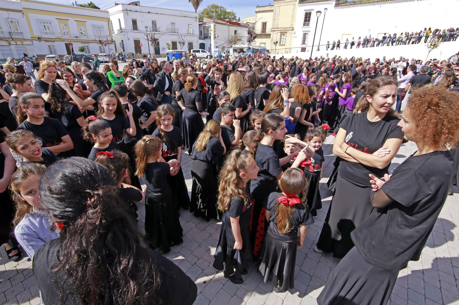 Himno Andaluz a guitarra y flashmob flamenco por el día de Andalucía