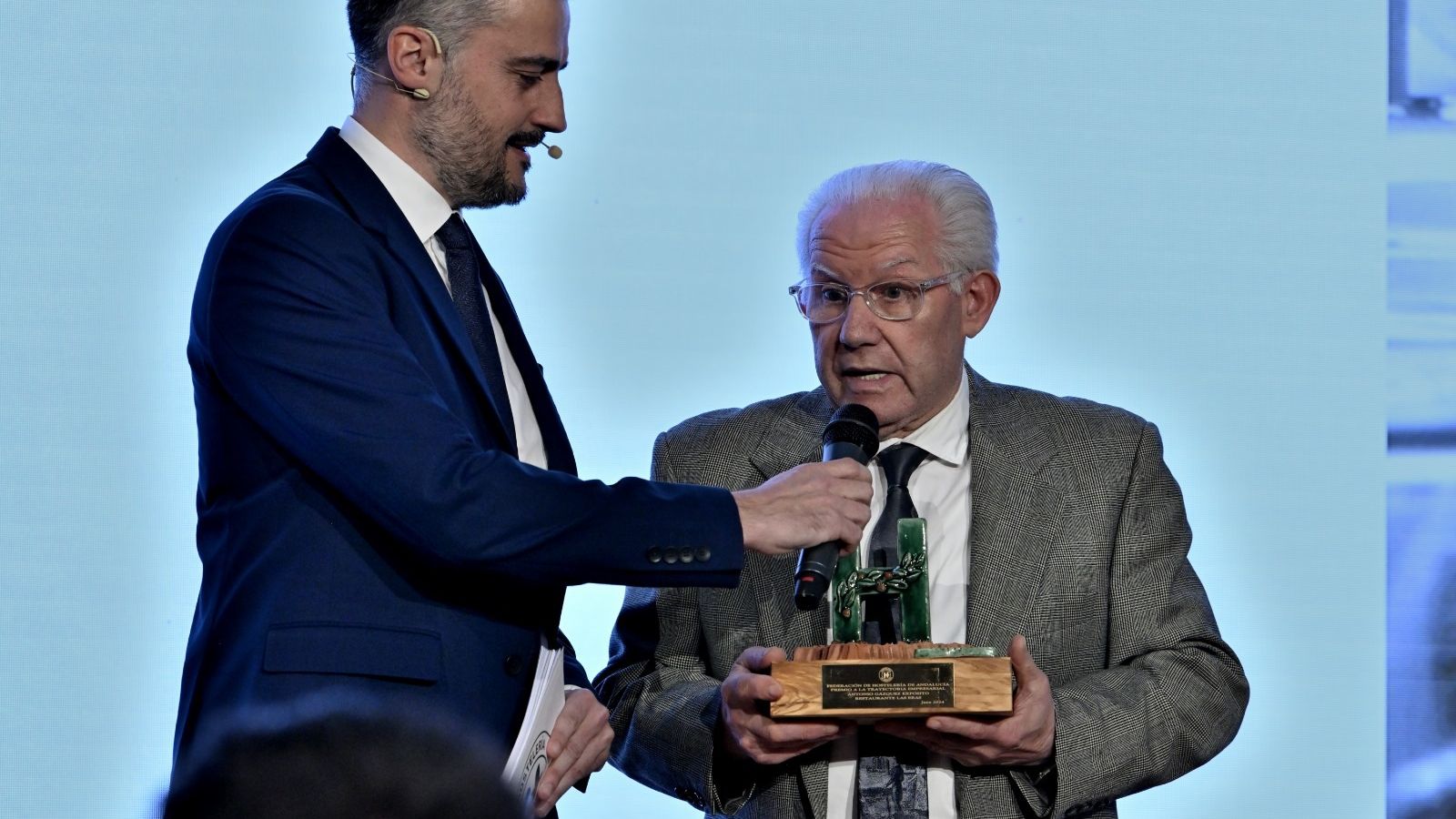 Antonio Gázquez durante la entrega del premio.