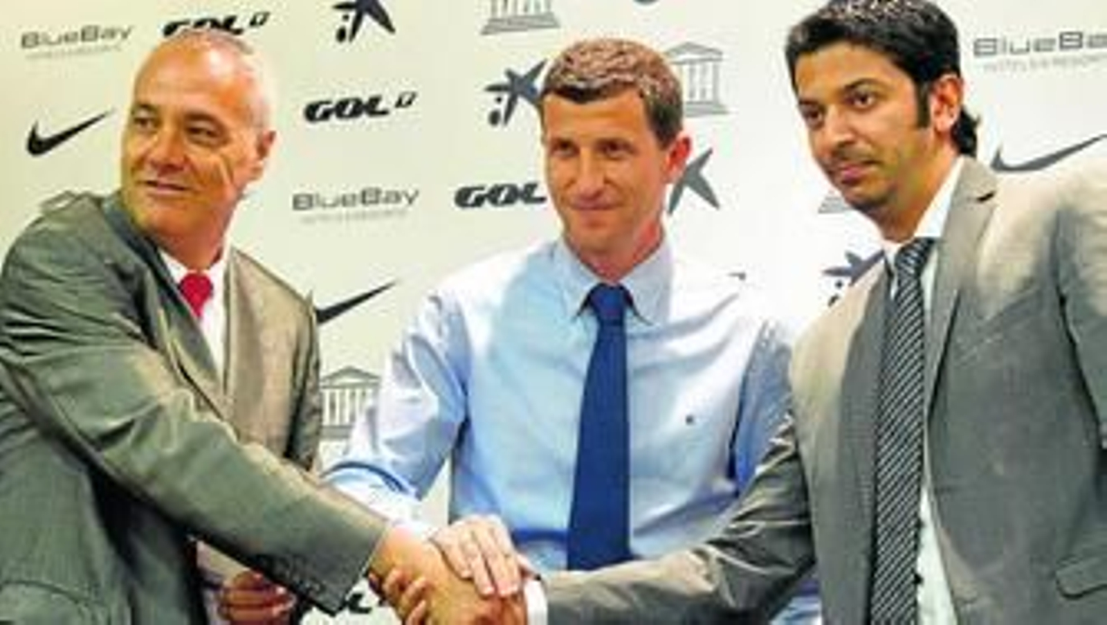 Mario Husillos, Javi Gracia y Moayad Shatat, en la presentación del técnico malaguista.