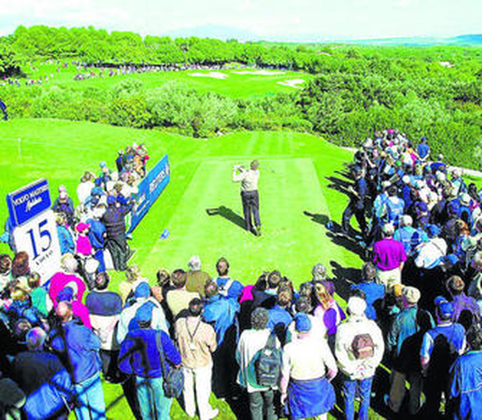 Periodistas y aficionados durante la disputa de la edición de 2006 de Valderrama Volvo Masters.