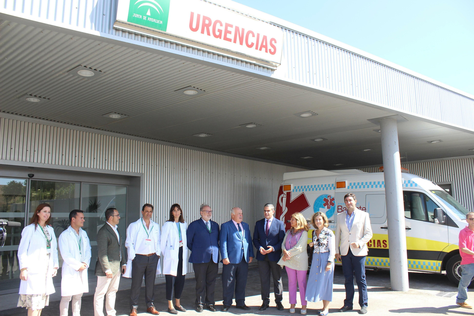 Parte del equipo médico de Urgencias del Hospital  La Janda tras su puesta en funcionamiento.
