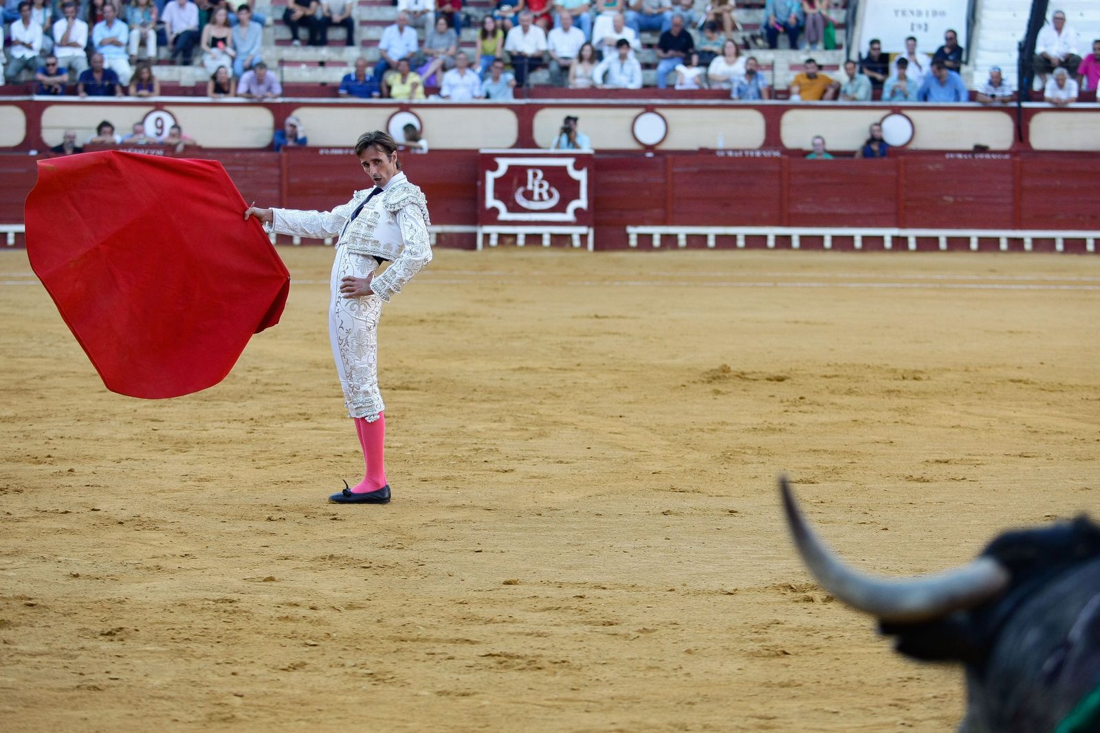 Las imágenes de la corrida de toros en El Puerto con Escribano, Morilla y Pinar