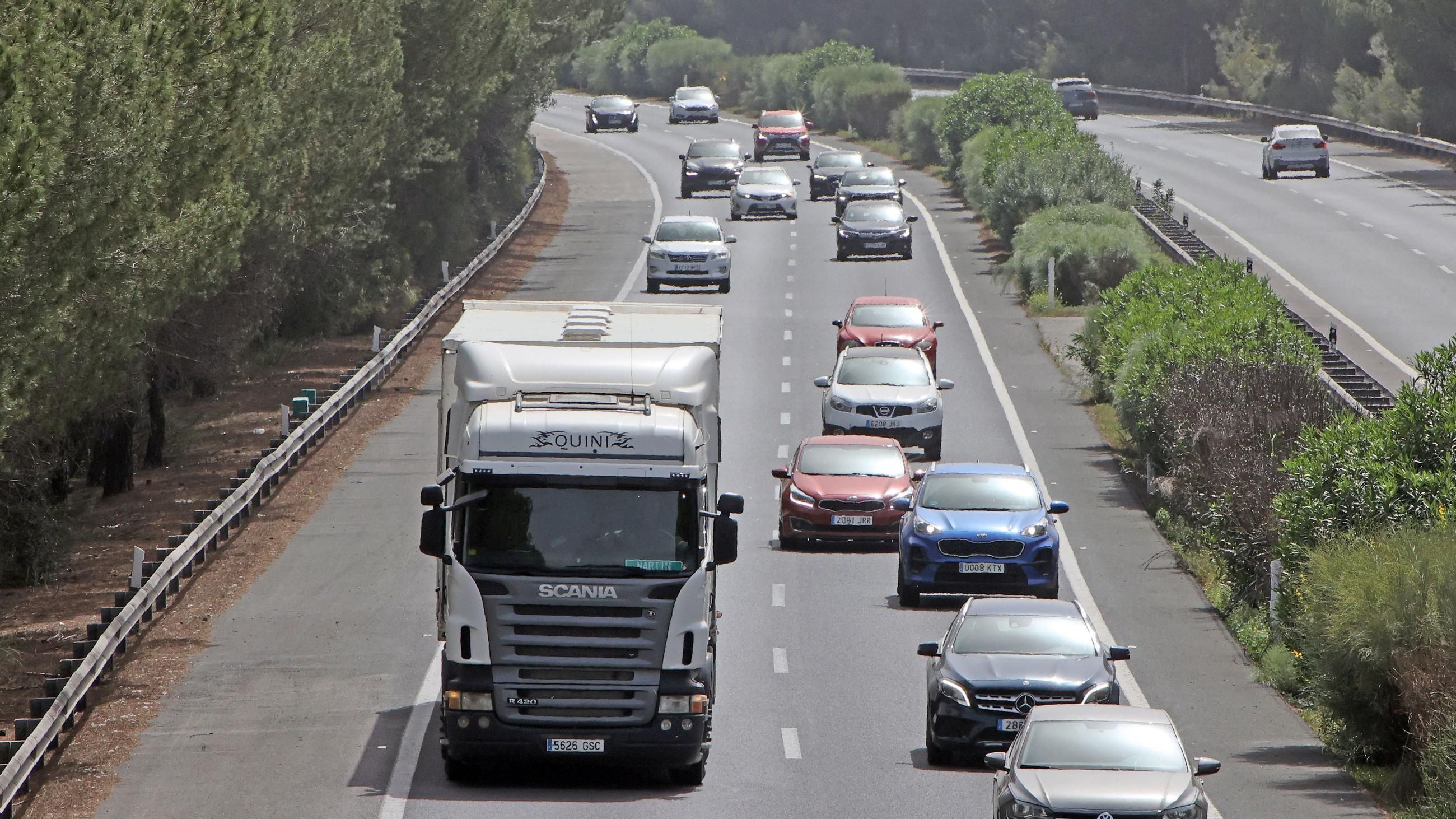 "Para un tercer carril en la AP-4 sólo se necesita pintura"
