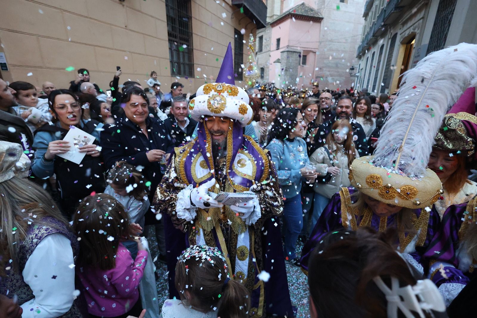 El Heraldo recogiendo cartas para SS.MM Los Reyes Magos