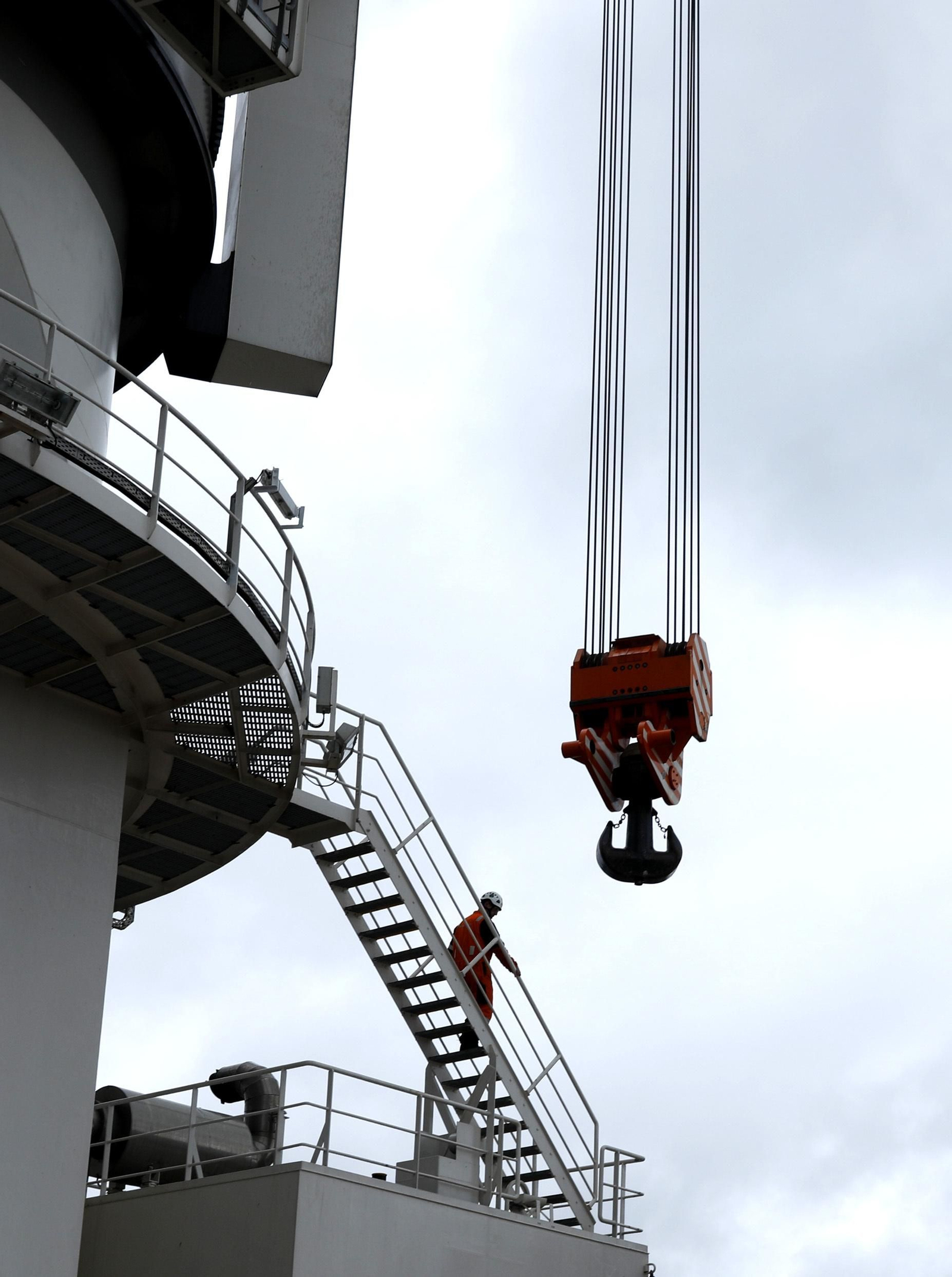 Puerto Real, presente en la estación eólico marina Wikinger