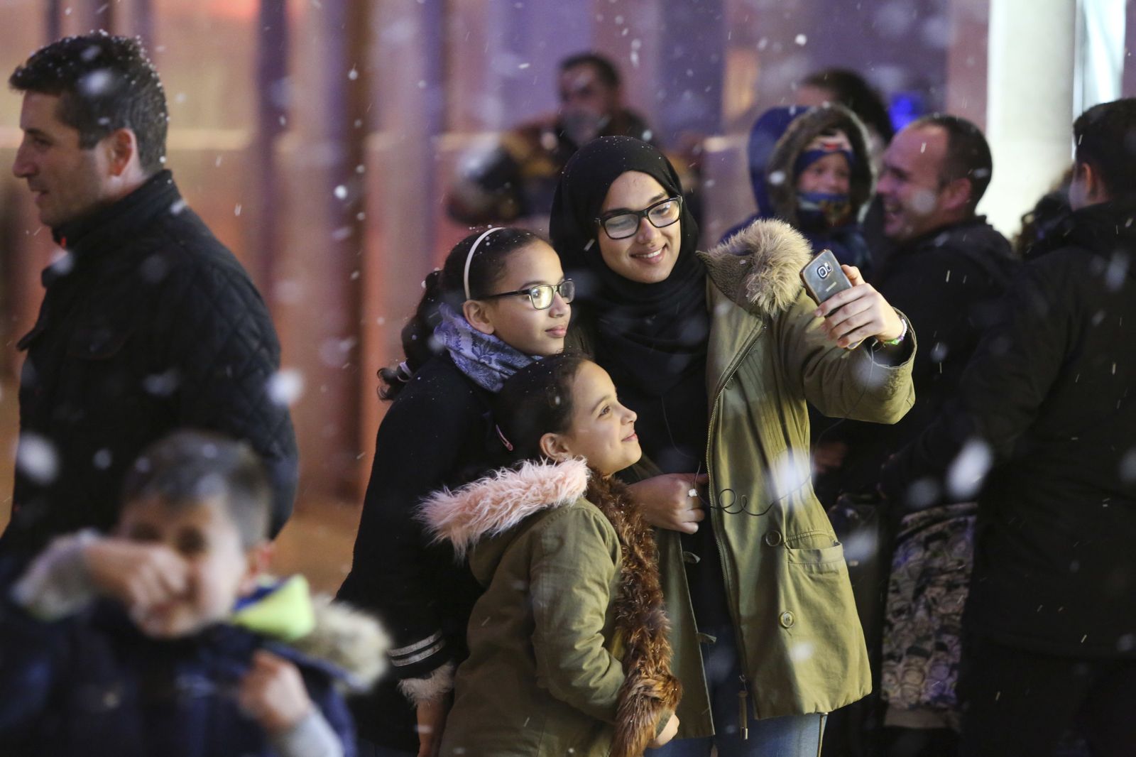 La nieve vuelve a la Plaza de las Flores