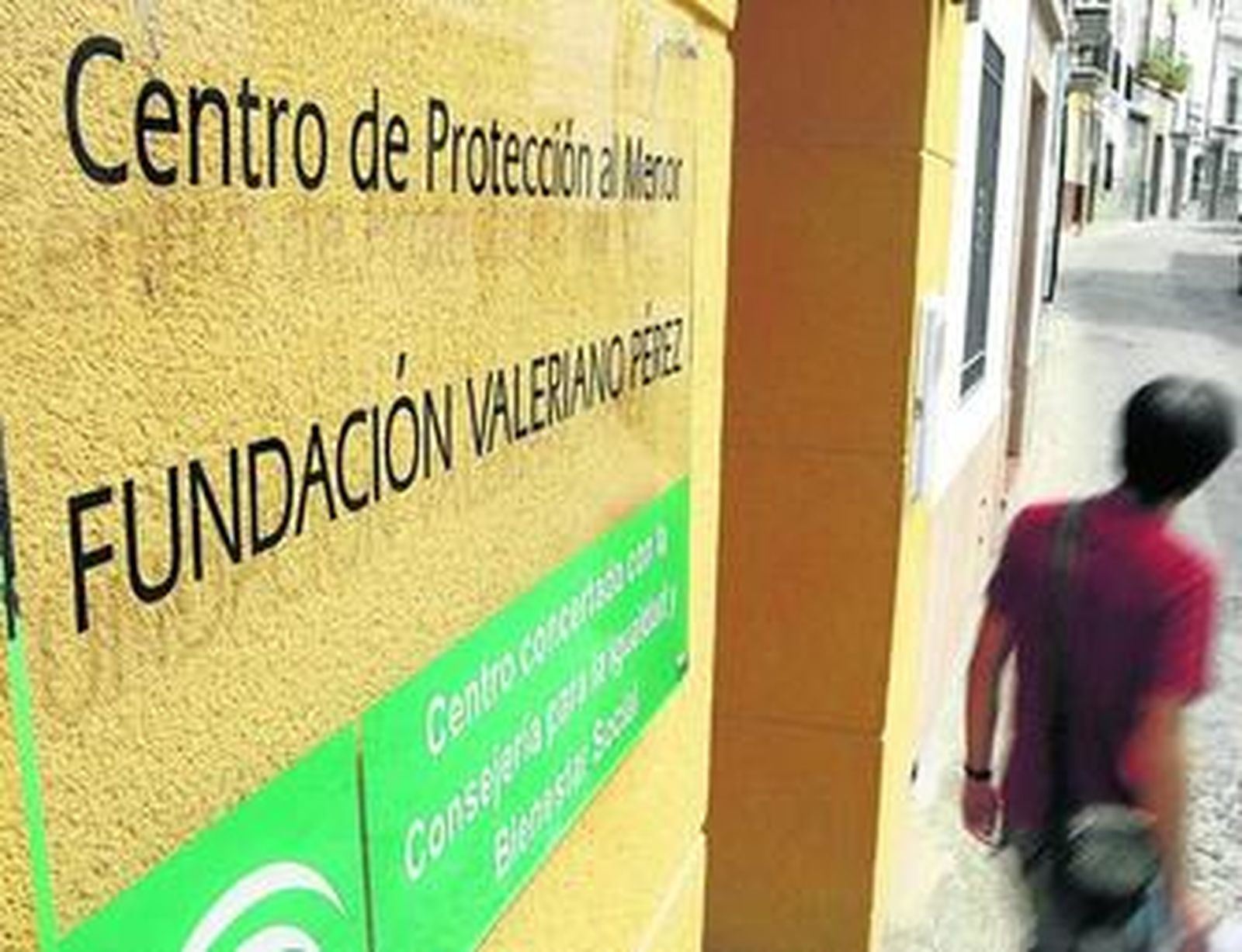 Lugar en el que se produjo el tiroteo, a las puertas del centro de protección.