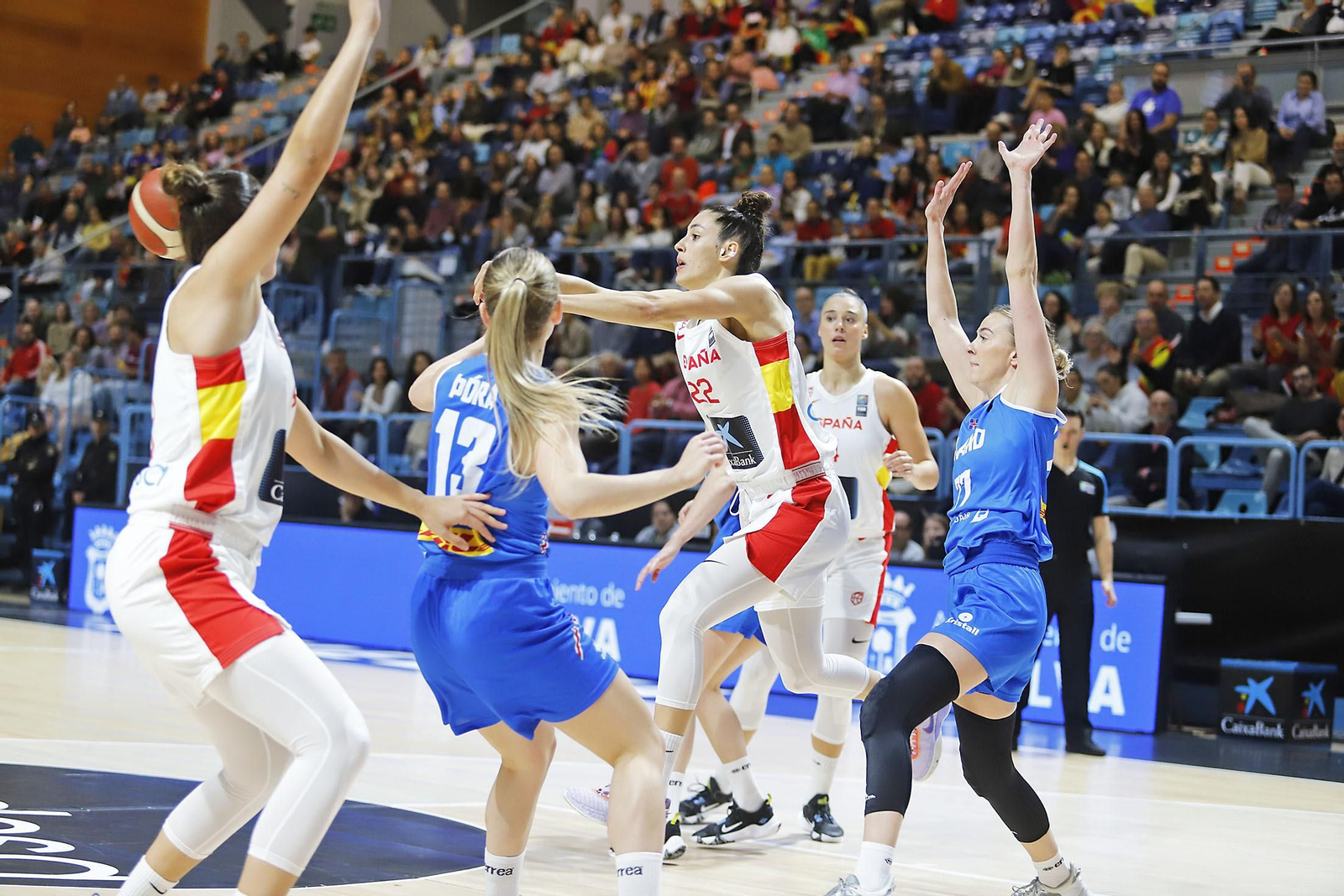 Imágenes del partido de la Selección Española femenina de baloncesto contra Islandia en Huelva