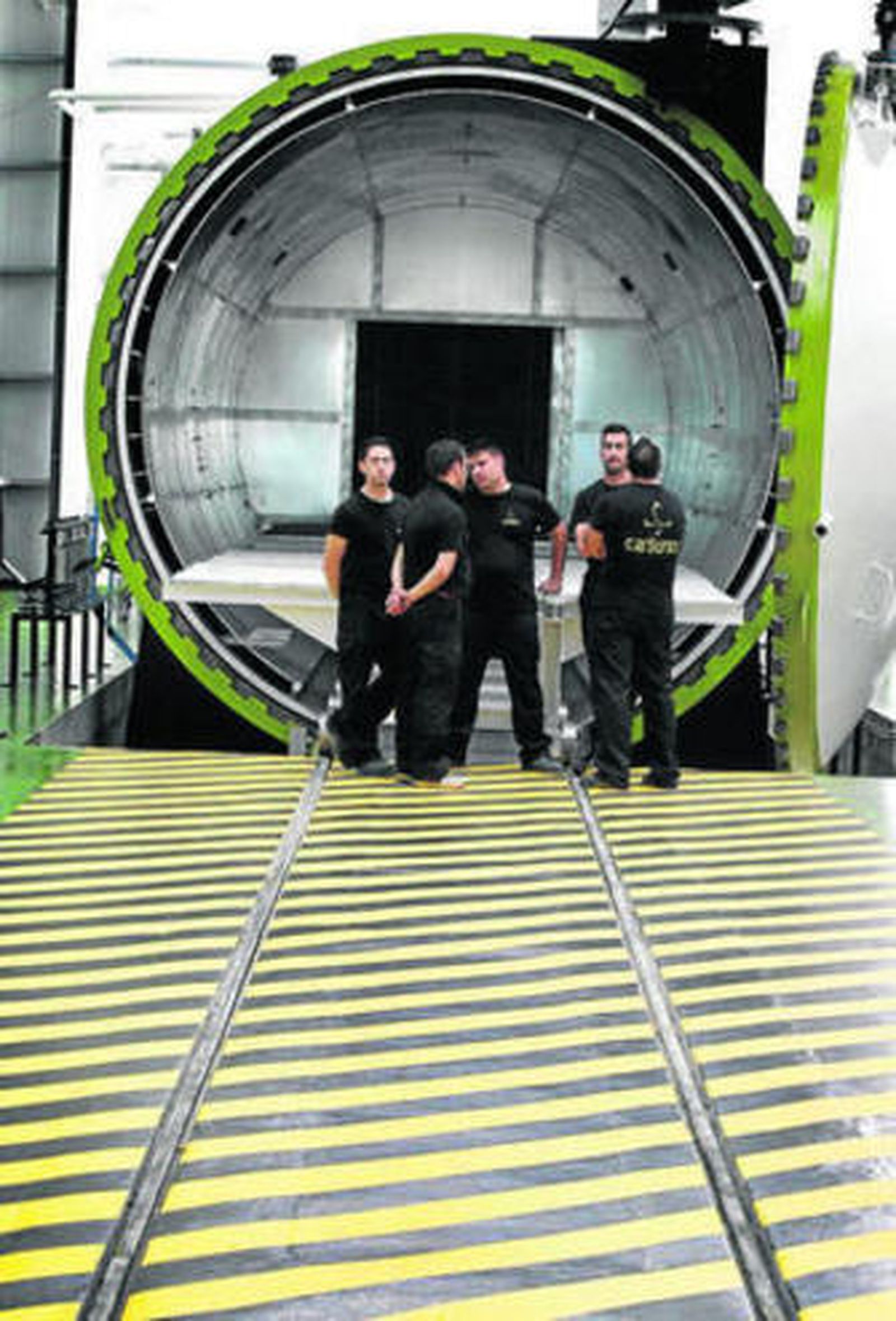 Interior de la planta de Carbures en Jerez de la Frontera.