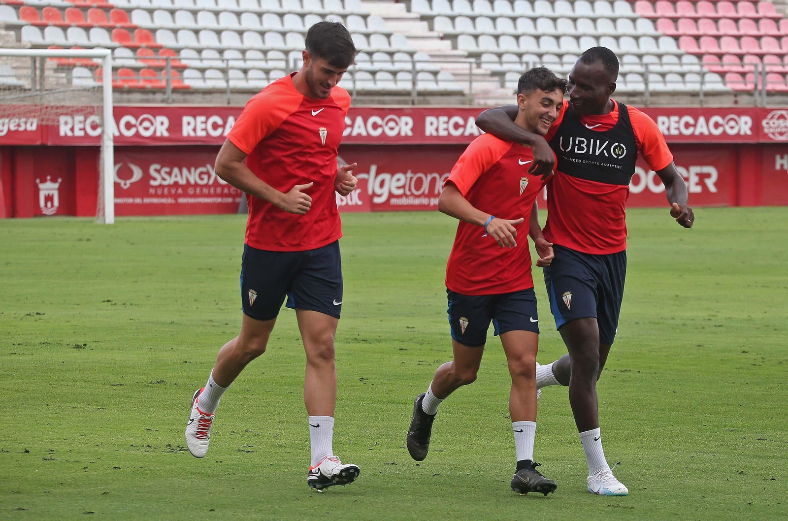 Fotos del entrenamiento del Algeciras CF en el estadio Nuevo Mirador