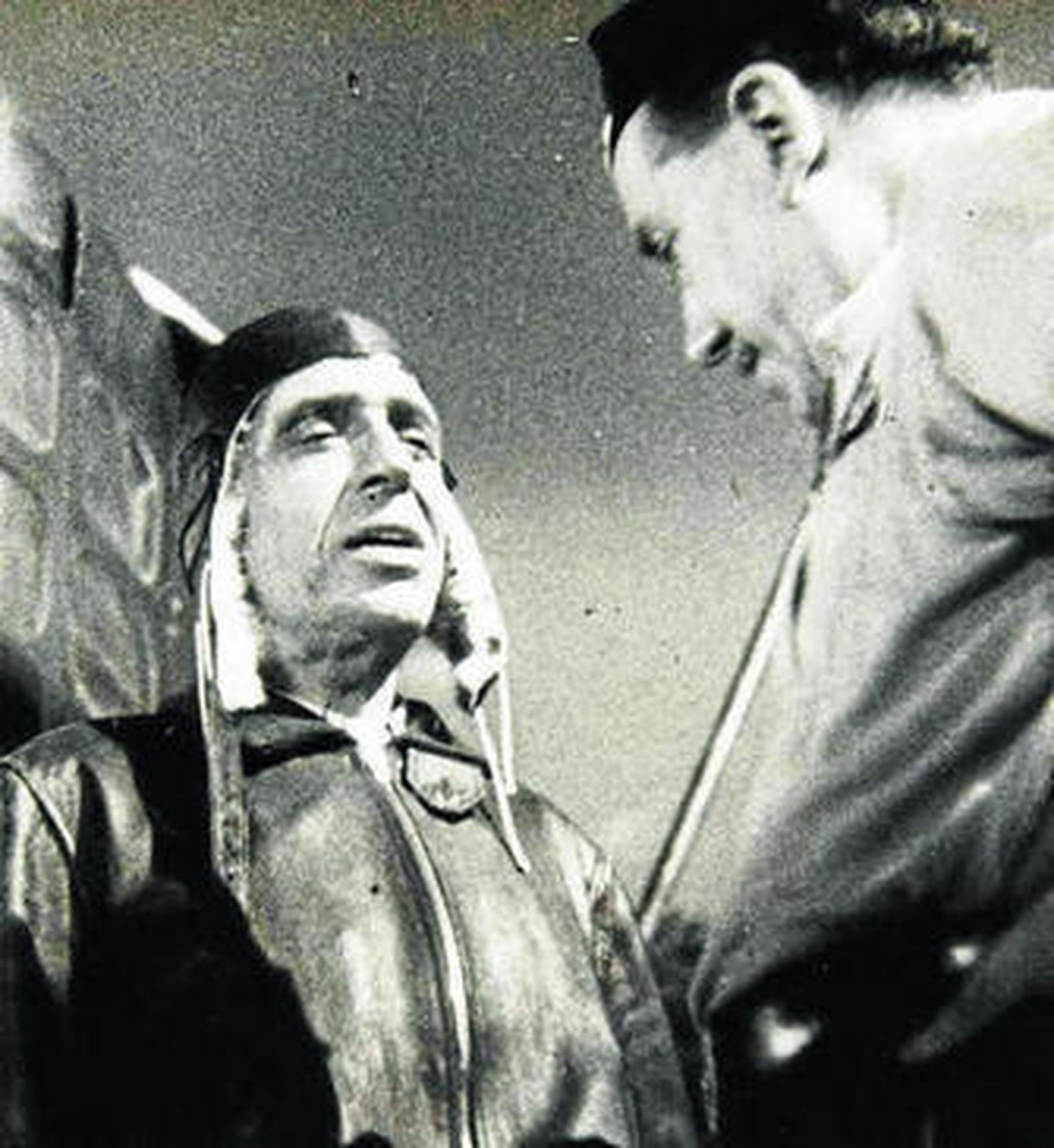 André Malraux en una secuencia de 'Sierra de Teruel'.