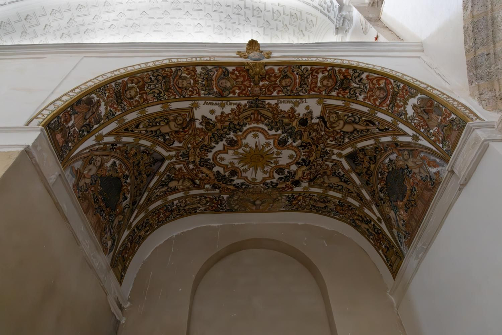 El interior de la iglesia de Santo Domingo de Jaén, al detalle.