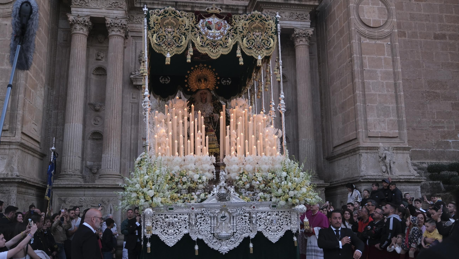Estudiantes en la Semana Santa de Almería 2025
