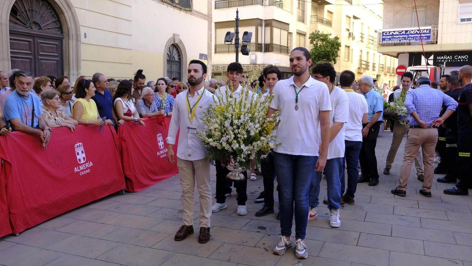 La ofrenda floral a la Virgen del Mar en la Feria de Almería 2025, en imágenes