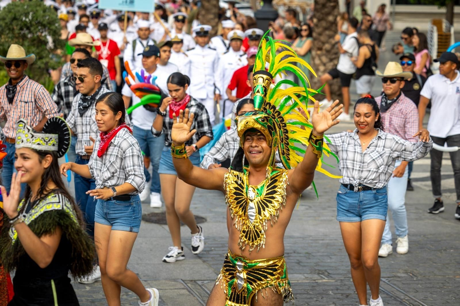 Las imágenes del desfile de tripulantes de la Gran Regata 2023 de Cádiz